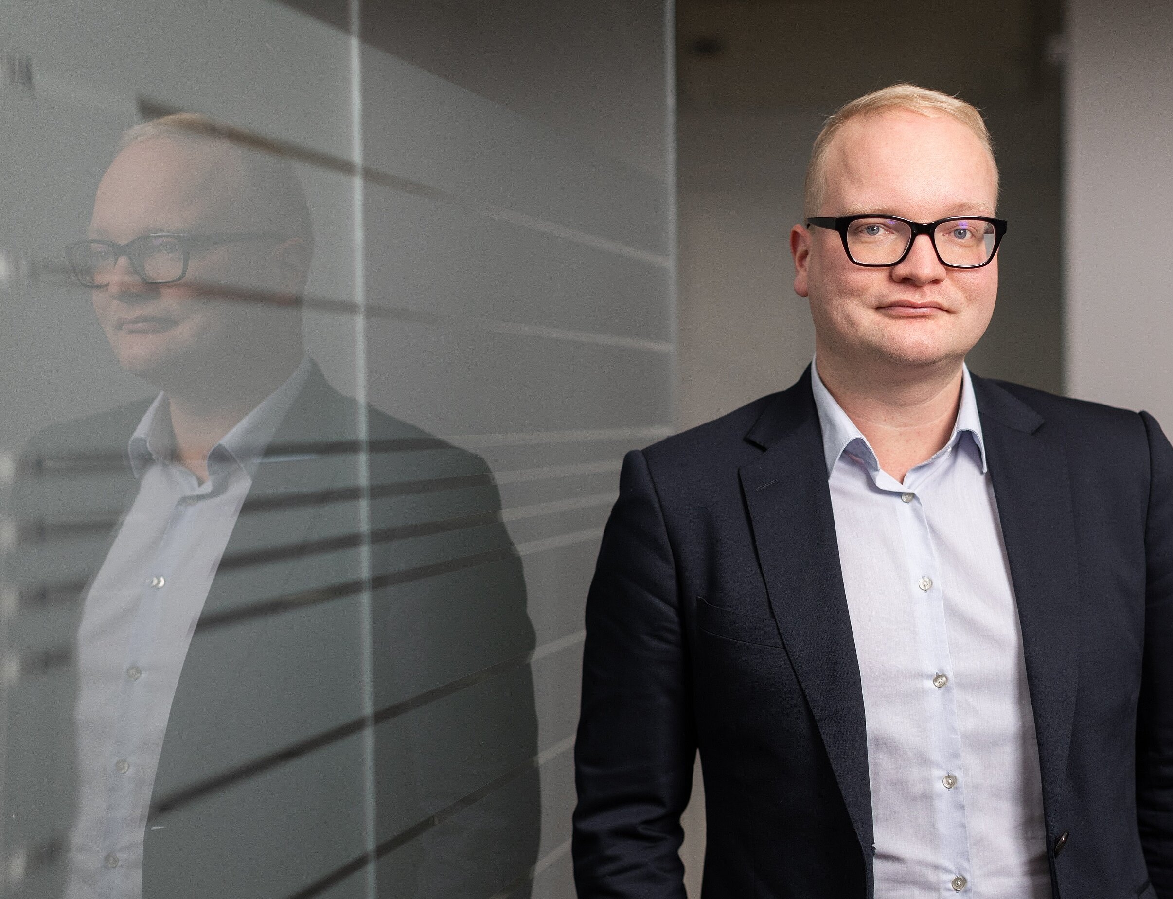 Dr. Stefan Schwarz Bereichsleiter Vertrieb & Entwicklung Kathodenmaterialien